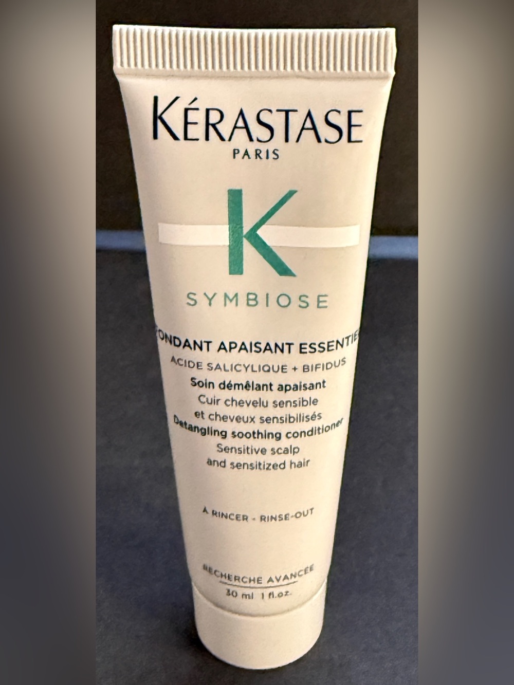 Kerastase K Symbiose Fondant Apaisant Essentiel Detangling Conditioner 1oz /30ml - Picture 1 of 2